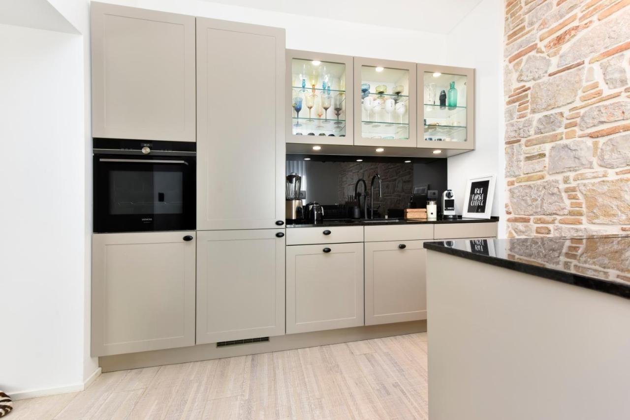 Luxury Apartment Sunce Rovigno Esterno foto